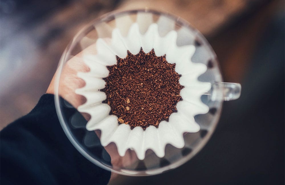 Cama de café molido para preparar una V60