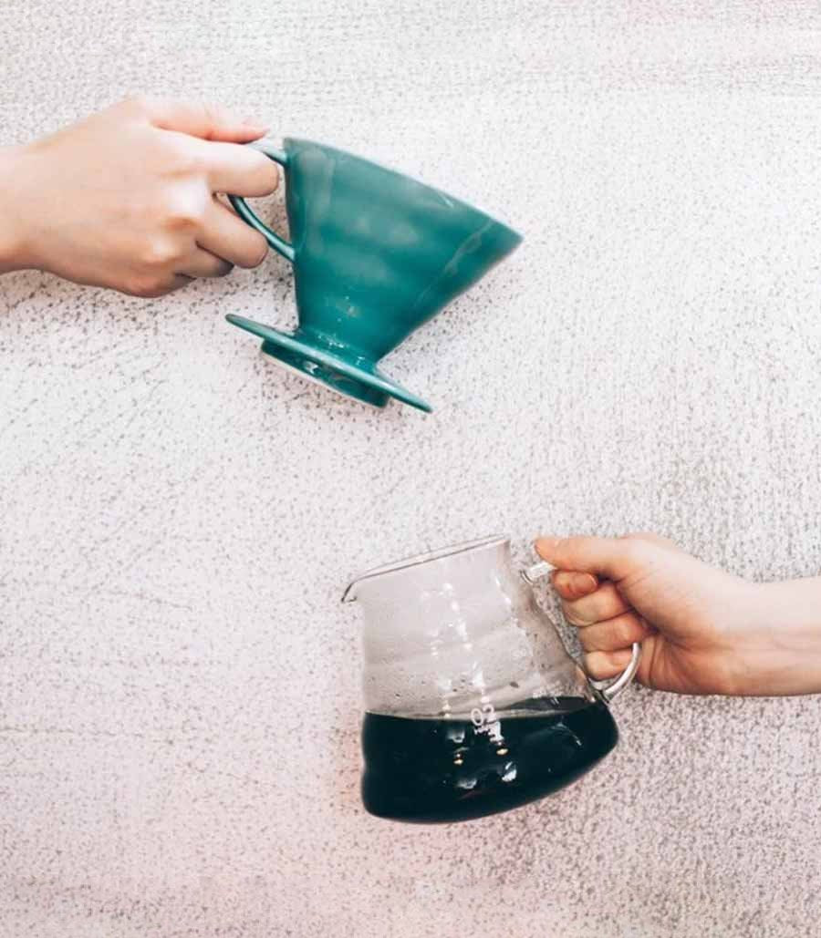 Jarra de café con dripper hario v60 02 cerámica turquesa