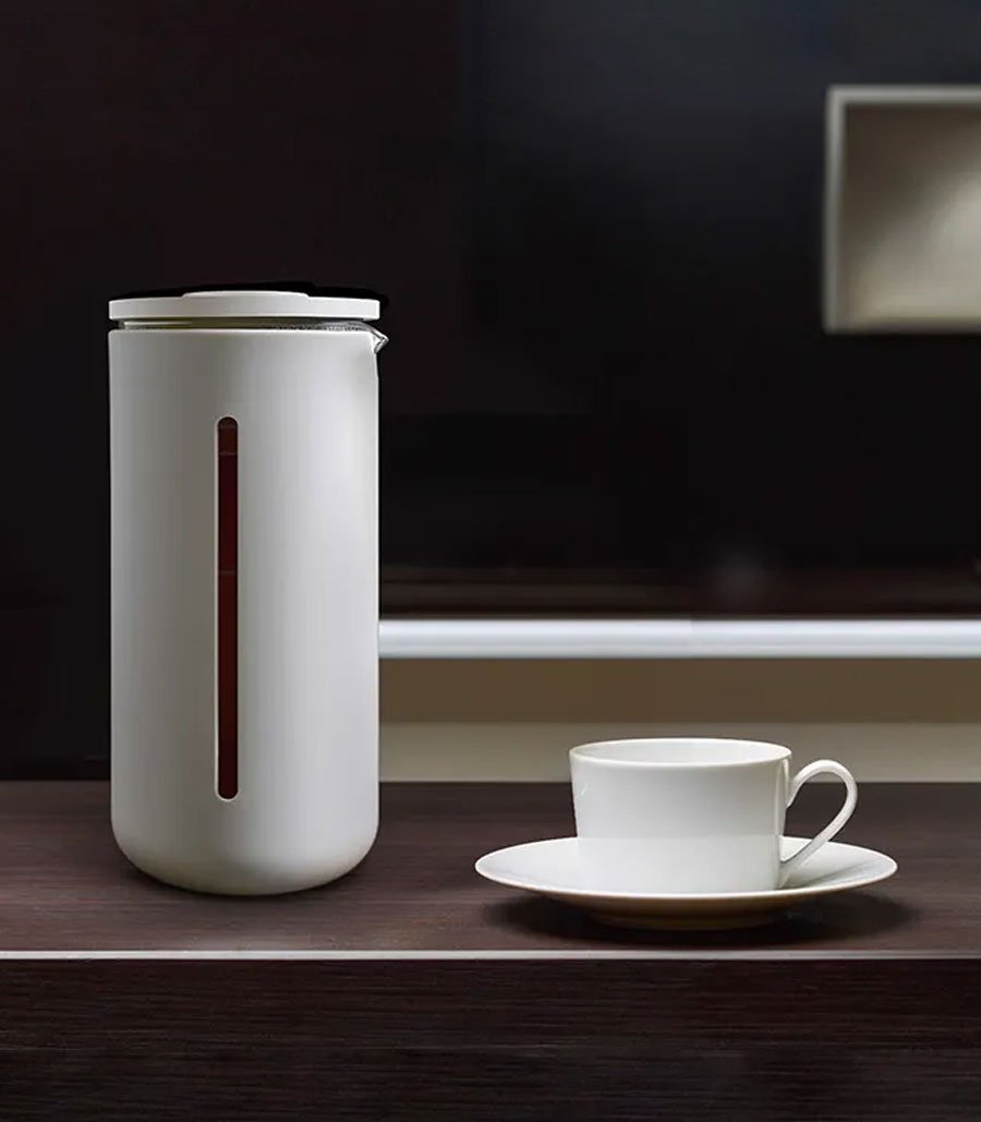 Cafetera de émbolo blanca de 450 ml de capacidad con taza