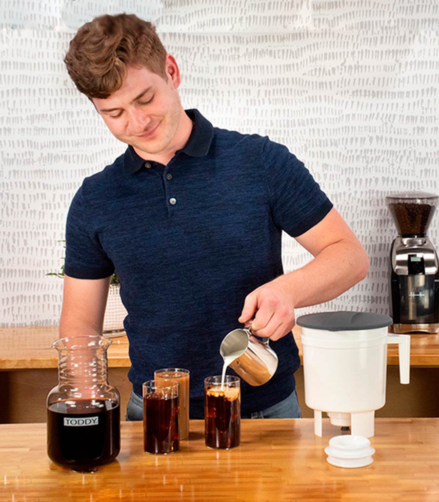Haciendo café cold brew en casa con sistema toddy