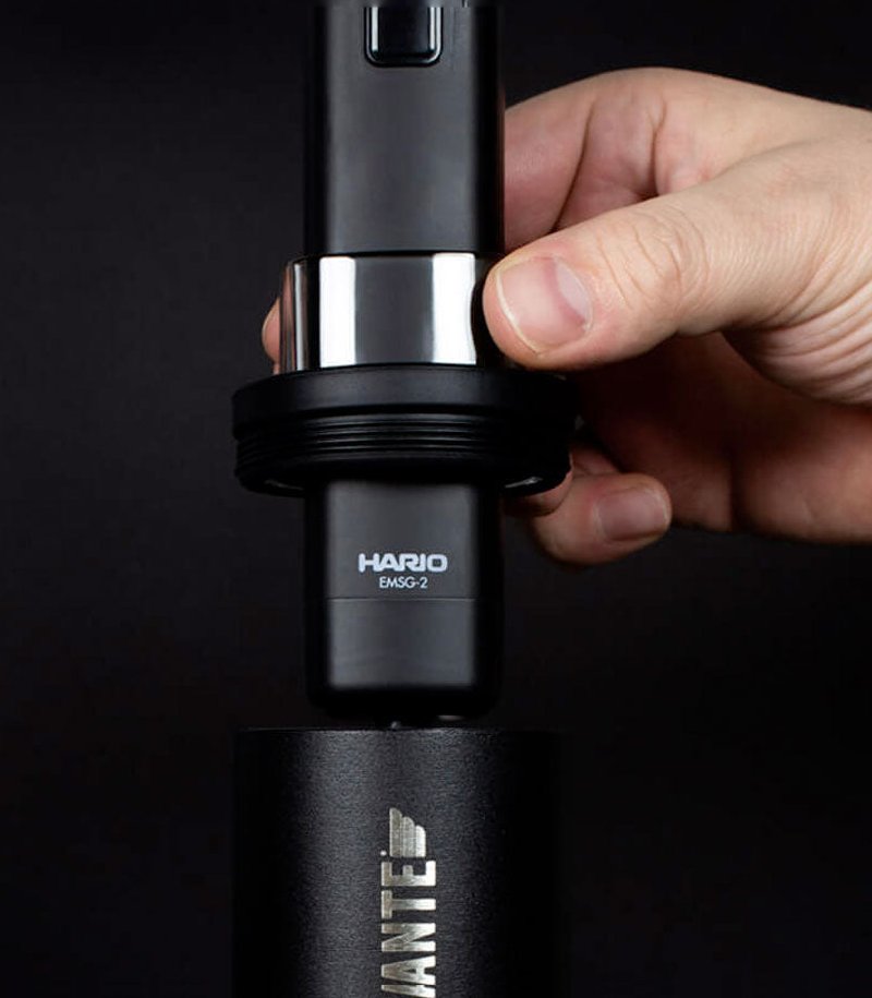 Transformando molinillo de café manual comandante c40 MK4 en molinillo eléctrico con el Mobile Mill Stick de Hario