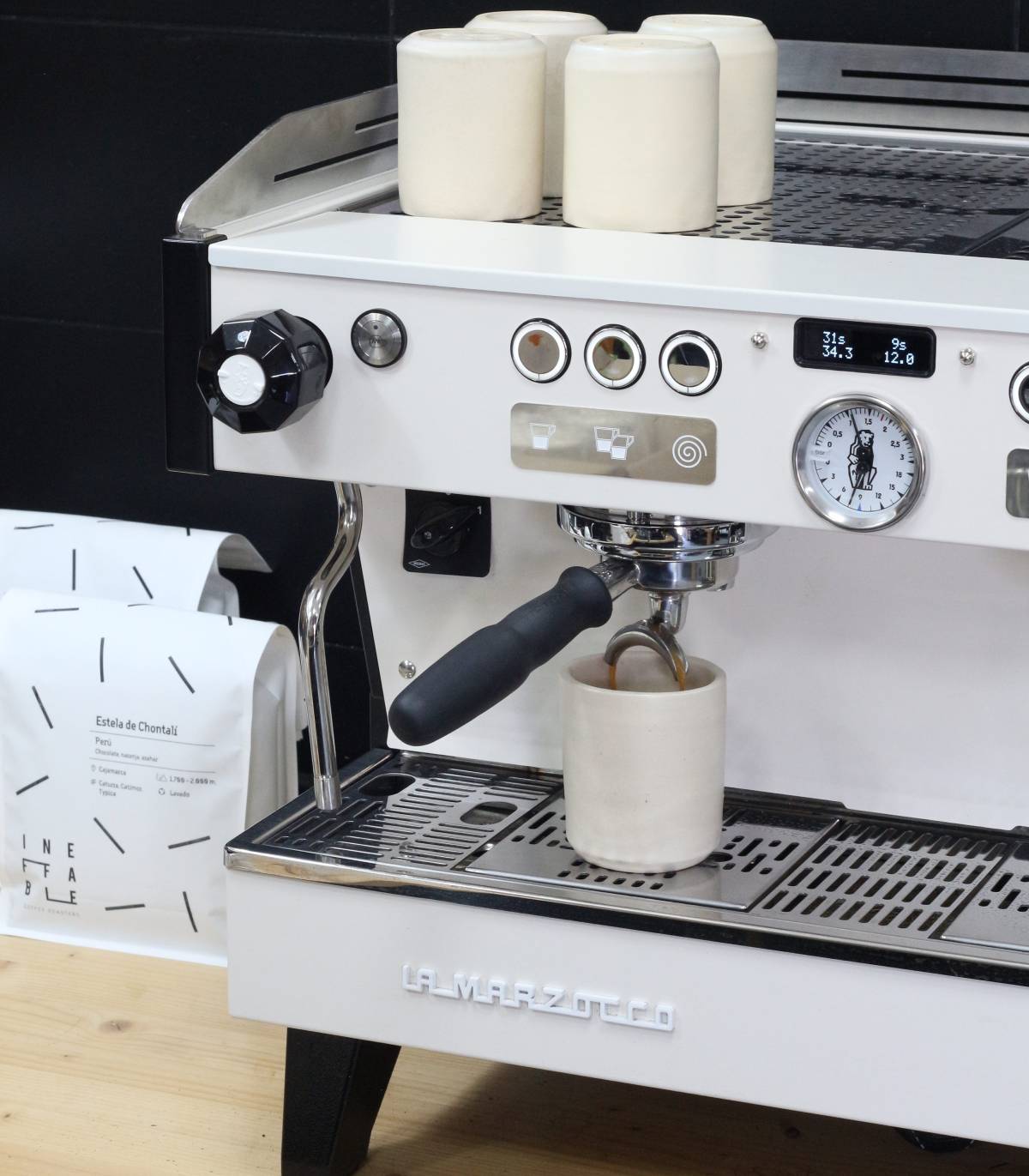 Café de especialidad, fresco de temporada y recién tostado. Trato cercano y transparencia. Somos tostadores. TOSTADO EN SEVILLA.