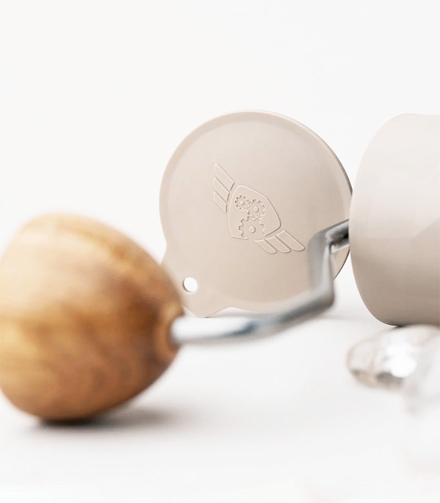 Detalle del molino de café manual Comandante X25 Trailmaster